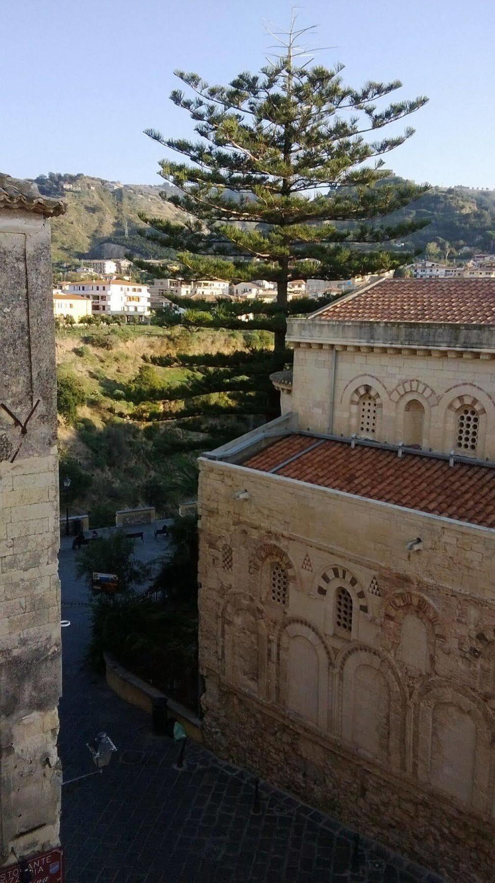 לינה וארוחת בוקר טרופאה Residenza Il Duomo מראה חיצוני תמונה