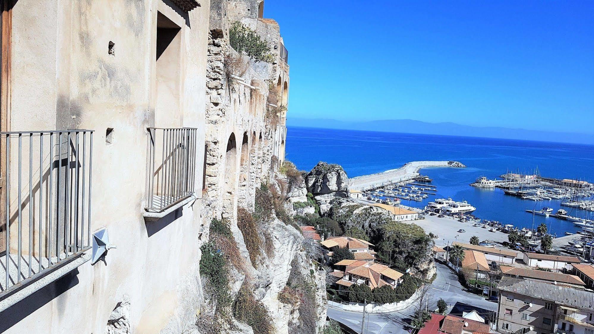 לינה וארוחת בוקר טרופאה Residenza Il Duomo מראה חיצוני תמונה